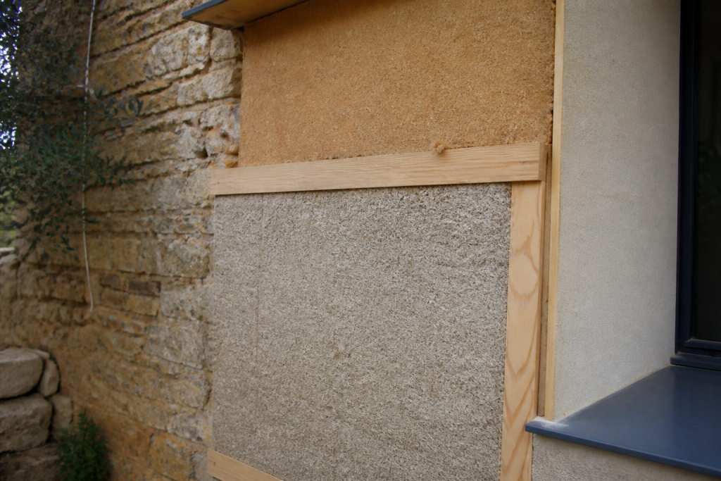 Isolants naturels fibre bois chanvre appliques mur pierre