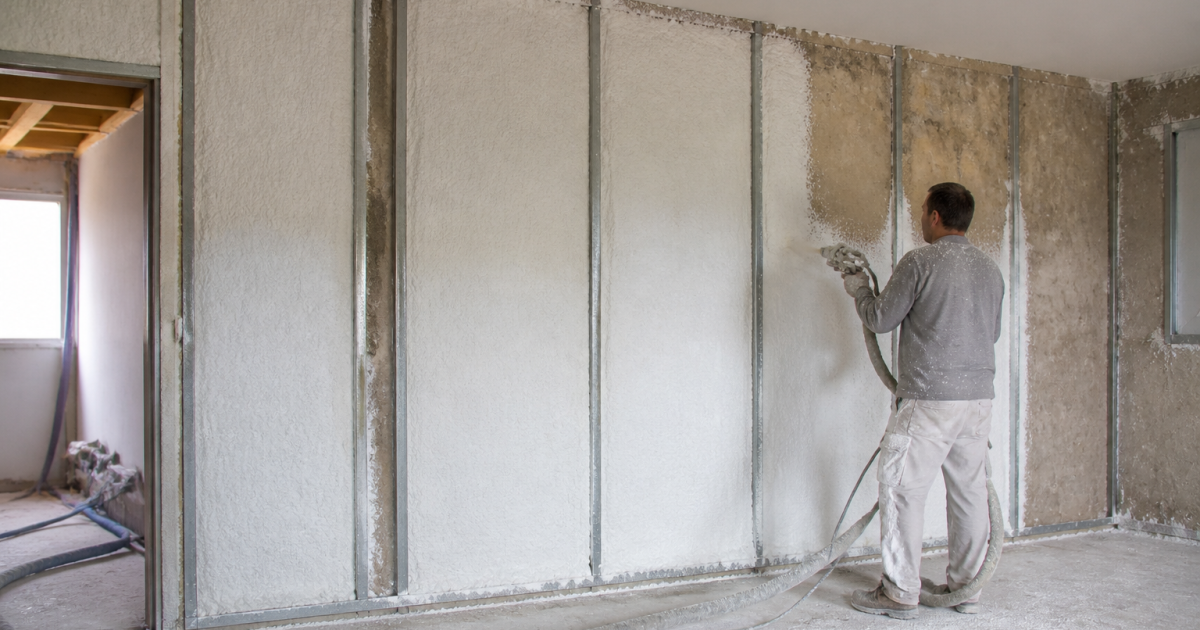 Murs interieurs recevant couche isolante blanche appliquee verticalement