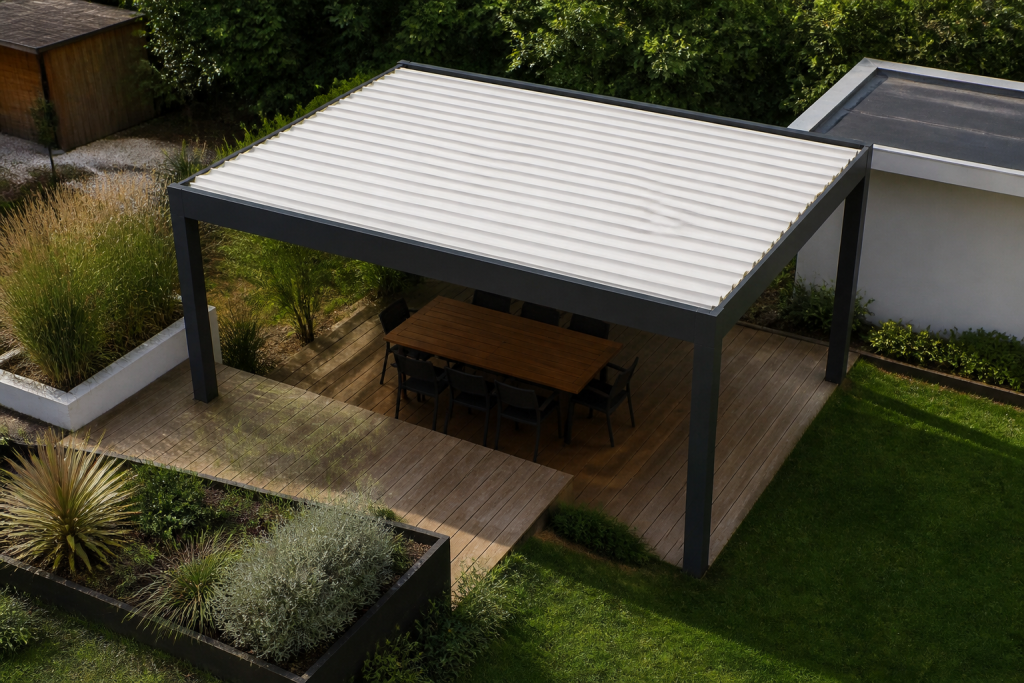 Pergola avec toit vu depuis le haut sur terrain