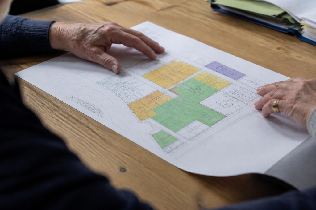 Document urbanisme avec plans maison et zones colorées